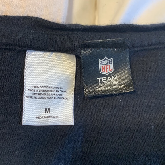 🏈Philadelphia Eagles Vneck, long sleeve tee - Picture 3 of 4